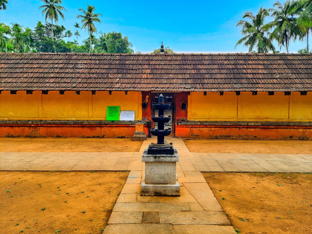 010062022 Pallimanah Shiva Temple Kerala 040