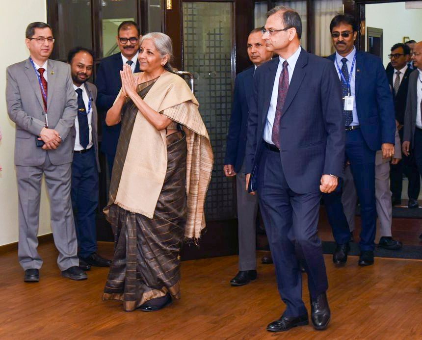 RBI defers implementation of LCR norms to next year