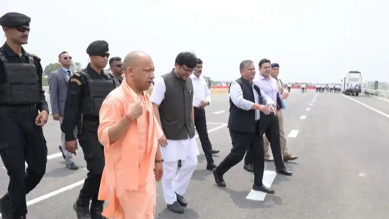 India’s First Expressway Airstrip with Night Landing Facility in UP