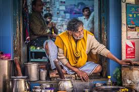 भारत गरीबी से लड़ रहा है