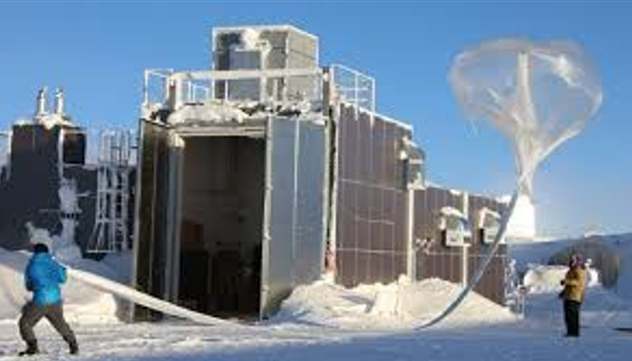 अंटार्कटिक ओजोन छिद्र